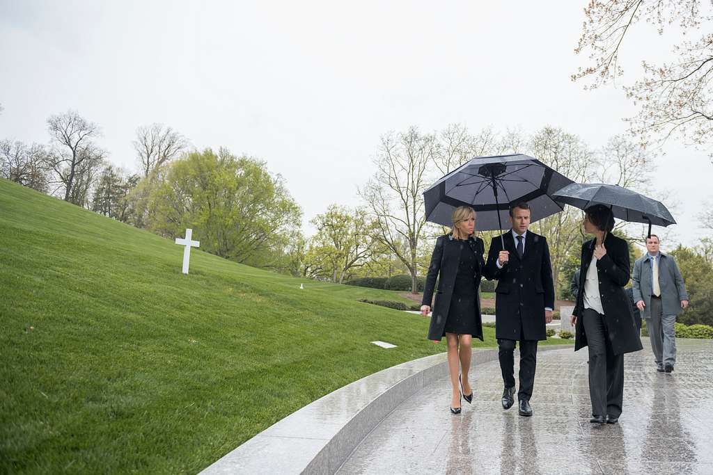 french president emmanuel macron right his wife 900ad5 10242033657599833078831