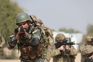 combined-squads-of-indian-and-us-infantrymen-practice-7b0b9d-10246717699463542573509
