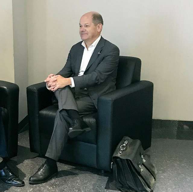 olaf scholz mit aktentasche 2018 e4c398 6401717840154386331435