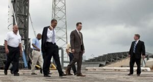 elon-musk-gives-tour-for-president-barack-obama-bb6905-10244865845474158984294