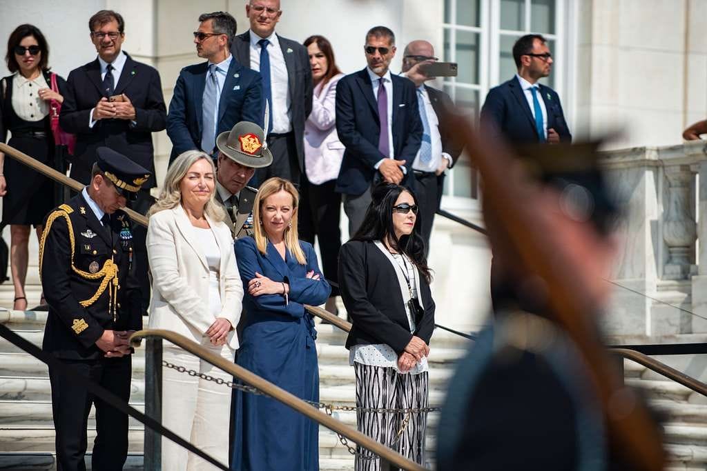 10004197378405815185148685411