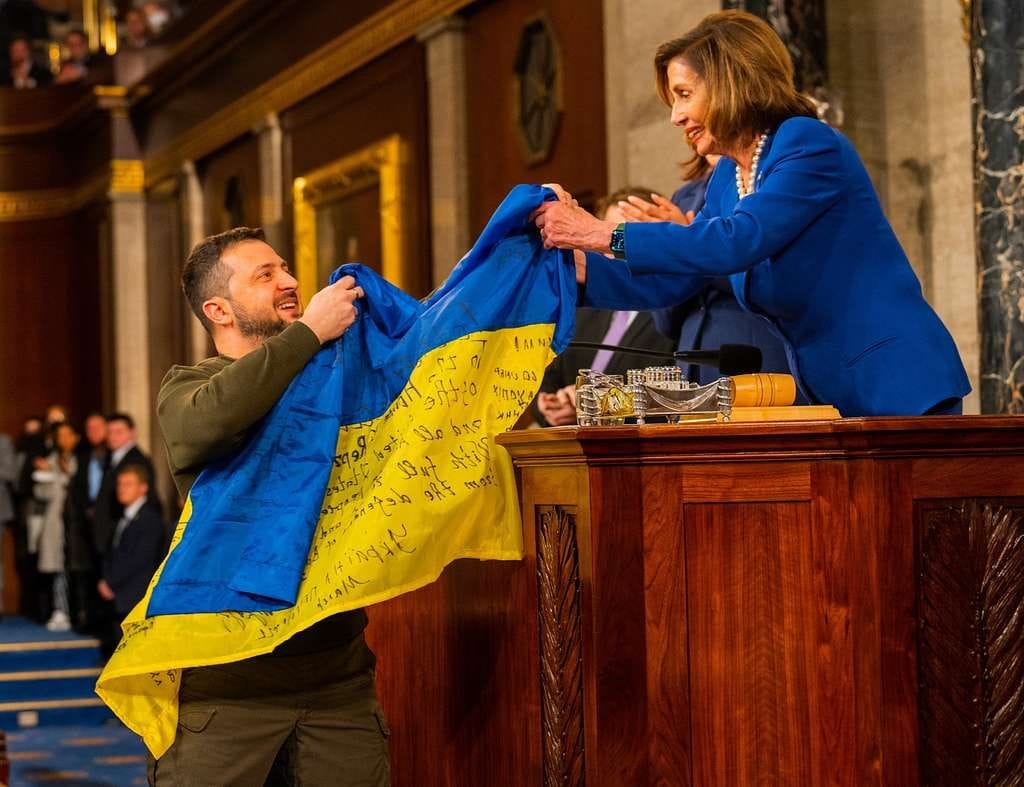 zelenskyy and pelosi with the flag of ukraine on december 21 2022 d33ea5 10246716747502422781781