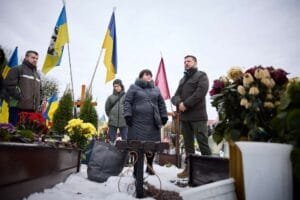 at-the-lychakiv-cemetery-in-lviv-volodymyr-zelenskyy-honored-the-memory-of-c2d5c0-1024 (1)6009918434614938986.