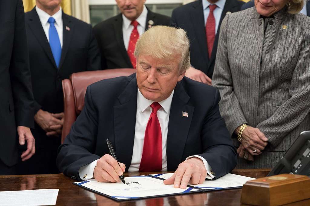 donald trump signing legislation 2018 7a2dee 10247790459742118304504
